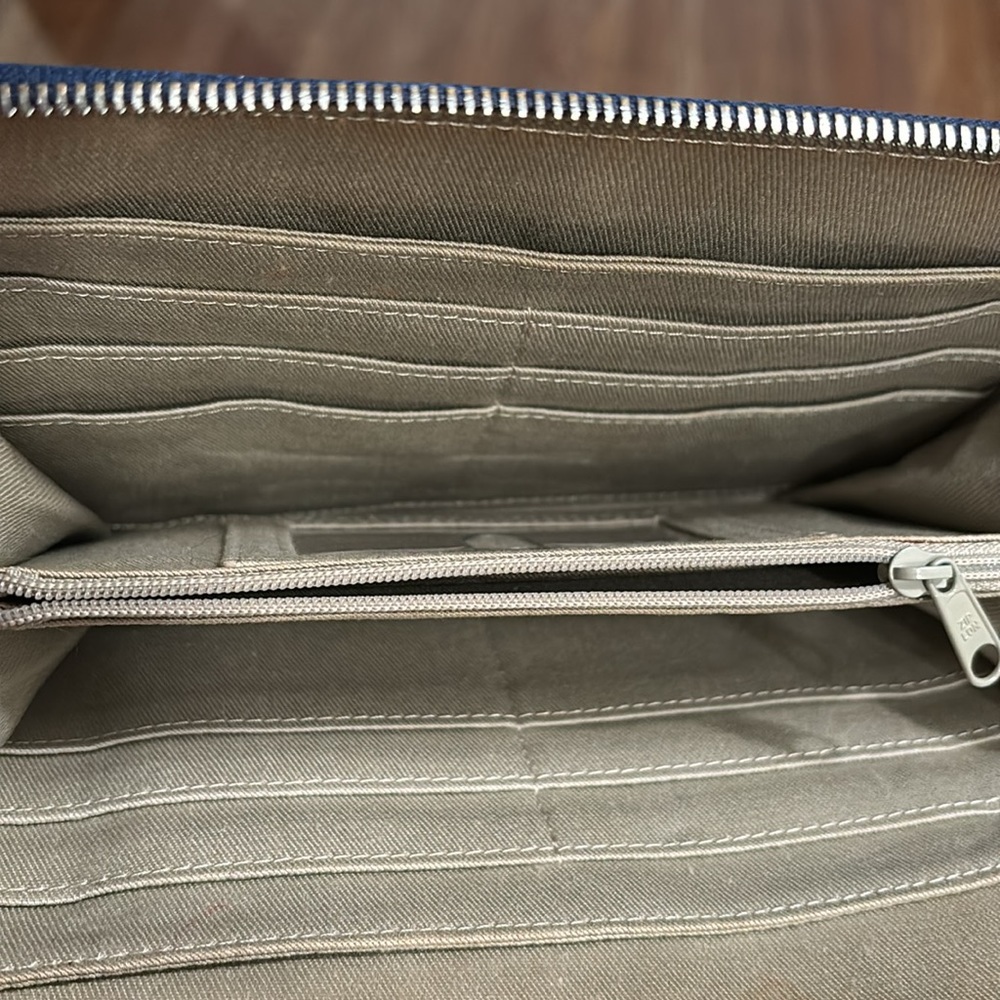 Hobo Wallet With Removable Strap - image 3